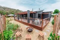 Jimmara House- Modern central holiday home. 홀스갭 호텔