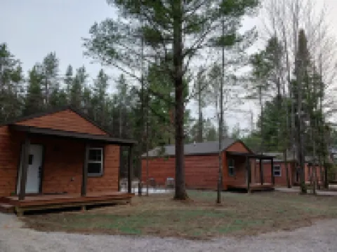 Cabin # 4 at Northern Comfort HANDICAP FRIENDLY UNIT