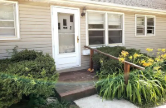 Viola Suites Apt 2 // 2 BR, Pet Friendly, Economical, Lg Yard, Near Mayo!