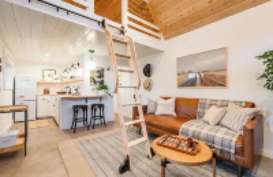 Grand Canyon Close Tiny House: 3 Block Walk to Town: Fire Pit, AC, WiFi