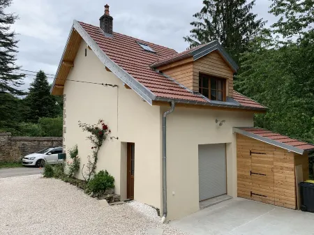 GITE VALLEE OF THE OLD DISTILLERY RENT Отели в г. Franche-Comte