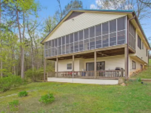 Lakefront 4Bd-2ba; Deep Water; Large Porch; 2 Night Min; Sleeps 14; Pet Friendly Hotels in Sixpound