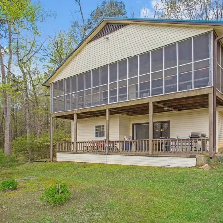 Lakefront 4Bd-2ba; Deep Water; Large Porch; 2 Night Min; Sleeps 14; Pet Friendly