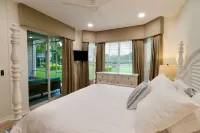 NEW Luxury 2 BR plus den in Greenlinks Condo totally remodeled!