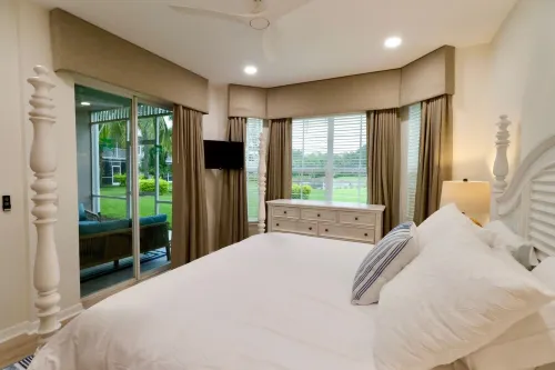 NEW Luxury 2 BR plus den in Greenlinks Condo totally remodeled!
