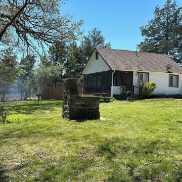 Clean, Family/Pet Friendly Lake View, 2-Bdrm Cabin Near Several Marinas/launches