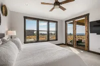 Brasada Ranch Panoramic Views - 4 Bdrm w/ Hot Tub and Activity Lawn