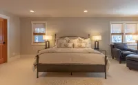 Fantastic Ski Access: Sleeps 10 HotTub GameRoom Huge Kitchen  Perfect for Groups