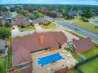 The Southside Estate Hotel in zona Mid-America Christian University