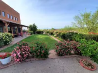 RESORT LUXURY OASIS PEACEFUL HOME-6BDRS 8BD 3 BT-PET friendly GARDEN HEATED POOL
