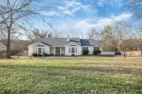 Lakefront, Swimming pool family home minutes from downtown Nashville