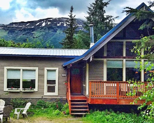 Awesome Fully Furnished Ski Chalet for 6 is Close to Slopes! Hotels near Bear Cub