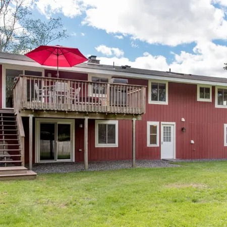 Modern And Spacious Berkshires Retreat 5 bdrm 3 bath Отели в г. Ли