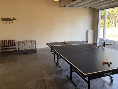 2 BLOCKS to BEACH!! 3 bedroom FAMILY & DOG- FRIENDLY w/FENCE! Close to Pelican!