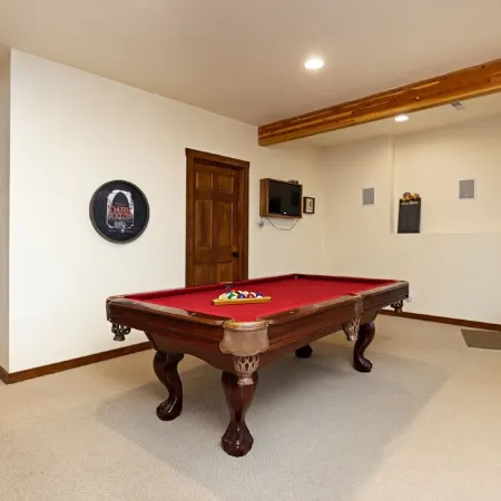 Wintergreen Retreat - bespoke luxury post & beam home on Devils Knob loop