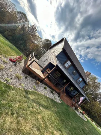 Charming 3-bedroom cabin with AC and WiFi at Barren River Lake in Lucas, KY