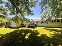 Two-mile Getaway.  3 bedroom house in quiet neighborhood in the country 앨리게니 트레일 주변 호텔
