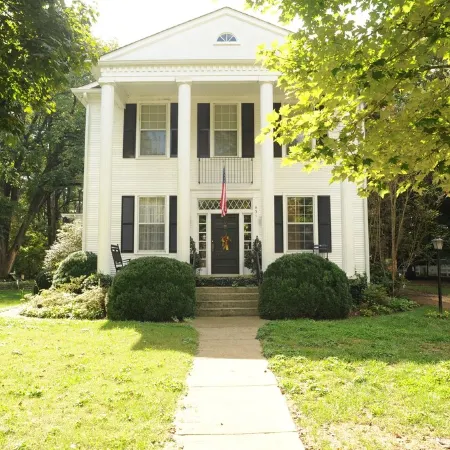 Studio Home, Walk to Downtown Franklin, Pets with Fee, Veteran Owned