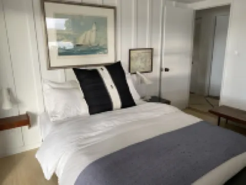 Perfect Mid-Century Private Waterfront East Hampton Retreat!