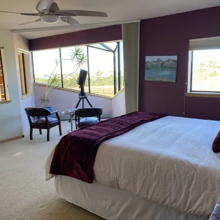 Ocean, Golf course and Mountain Views.Walk 3/4mi to the beach