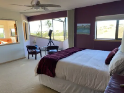 Ocean, Golf course and Mountain Views.Walk 3/4mi to the beach