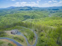 Amazing Mtn Views, Stunning Sunsets, Fire Pit, Gas Logs, Private, Grill, WiFi!