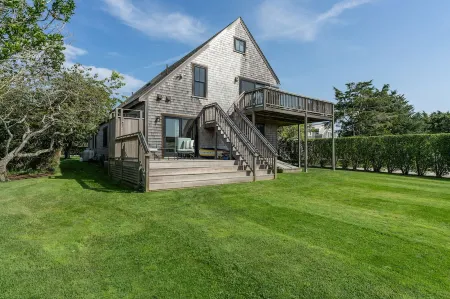 Sconset Home: Renovated, Light and Bright on an Oversized Property