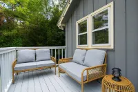 Modern Chalet w/ Serene Views and Jacuzzi Hot Tub- 15 Minutes to Okemo Mountain