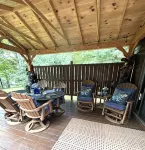 Lakefront,Hot Tub,Kayaks,Cozy Cabin, Private Dock,Gardens, Owls Nest, Deep Creek