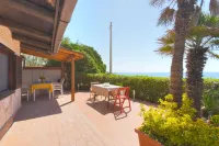 Nice detached house in a fantastic seafront location. No cleaning fees. Hotels in Fontane Bianche