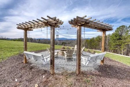 Mountain View Sip & Stay - Near Wineries, Hikes, and Towns!