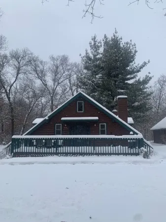 Cozy A-Frame near Wisconsin Dells and river access l Dogs Welcome