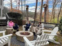 Large 5 Bdrm Golf Course home, Mountain Views, & Rumbling Bald amenities.