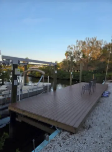 Waterfront 2 bedroom/1 bath Renovated Apartment in Palm Harbor