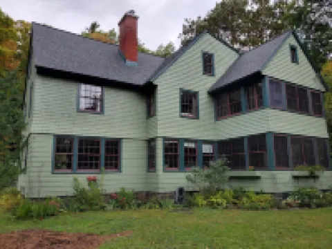 Adirondack Artist Retreat -spacious 5 bedroom w/ 9 person hot tub and more!