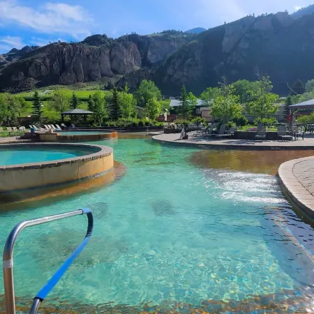 Riverside Lodge: Wildlife Watching, Fishing, Hiking from the House. Next to Ynp!