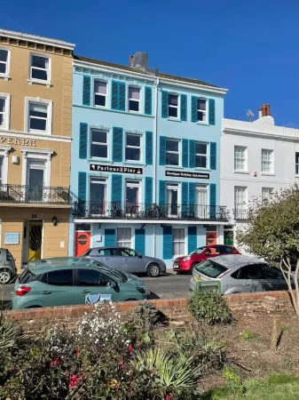 "The Caribbean" Seafront Apartment Отели рядом с достопримечательностью «Нешнел Траст - Берлинг Гэп энд Севен Систерс»