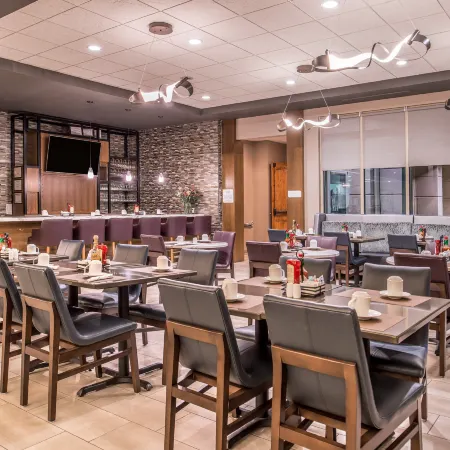 Hilton Garden Inn Salt Lake City Downtown Отели рядом с достопримечательностью «Конгресс-центр Salt Palace»