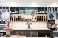 The Lodge at Healdsburg, Tapestry Collection by Hilton - bar