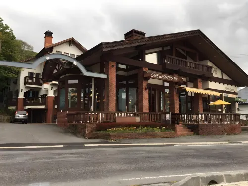 โรงแรมชิราคาโบโกะ ซาเกะเอน