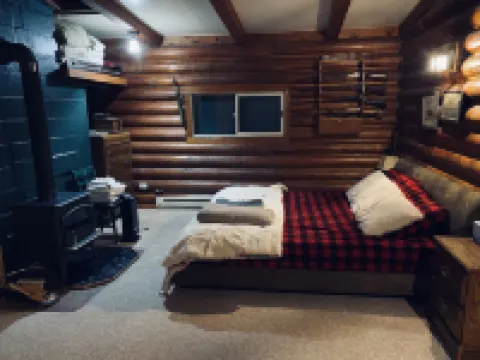 1920 Montana Quiet Log Cabin! Creek, fire pit, 10 ac. of wilderness/ Swan Valley