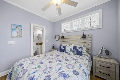 5 Star Reviews Luxury House Pool, Steps from Ocean, Sleeps 6, Premier Host