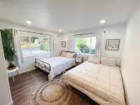 Riverfront House with hot tub, game room and more! 티로미크 팔스 주변 호텔