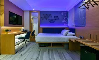 7. Indie St..