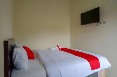 RedDoorz Near Terminal Mendolo Wonosobo Hotel dekat Gunung Cilik Kaliurip