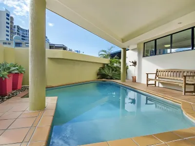 La Promenade Hotels in Golden Beach