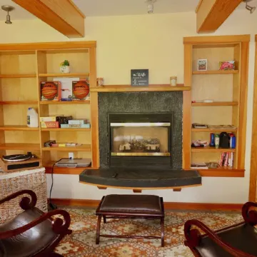 Tranquil Volcano Retreat with Rainforest Views