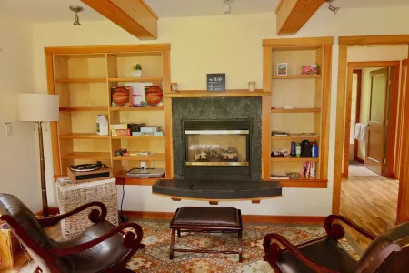 Tranquil Volcano Retreat with Rainforest Views