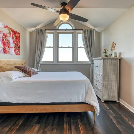 Two Beaches & Pool, Renovated Townhome on Nature Preserve at Serenity Point