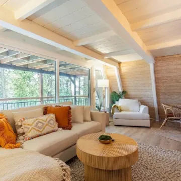 Cozy A-Frame High in The Tree Tops